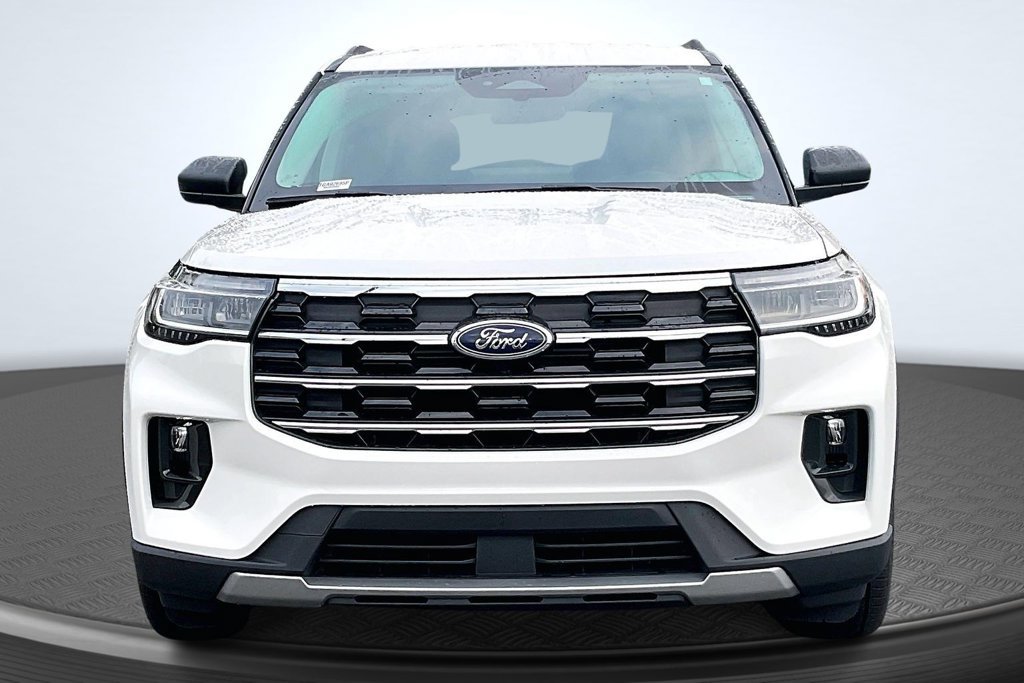 Used 2026 Ford Explorer Active w/ Active Comfort Package RWD image 2