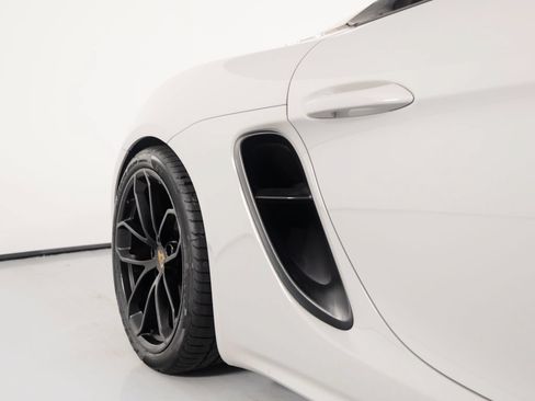 Certified 2021 Porsche 718 Boxster Spyder RWD image 40