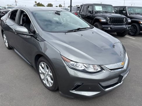 Used 2017 Chevrolet Volt Premier w/ Driver Confidence II Package FWD image 9