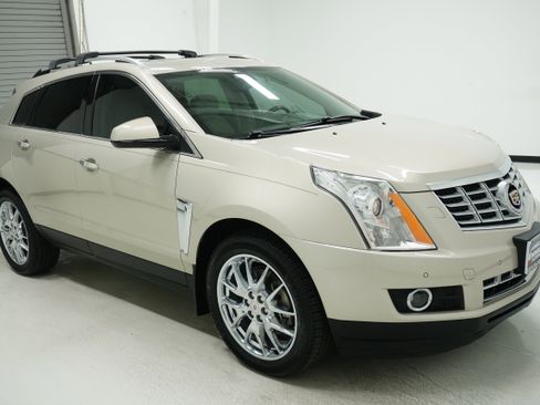 Used 2014 Cadillac SRX Premium image 3