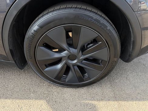 Used 2024 Tesla Model Y Long Range AWD/4WD image 9