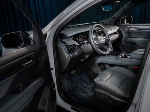 Used 2024 GMC Acadia AT4 w/ Luxury Package image 11