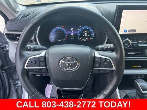 Used 2023 Toyota Highlander Limited FWD image 18