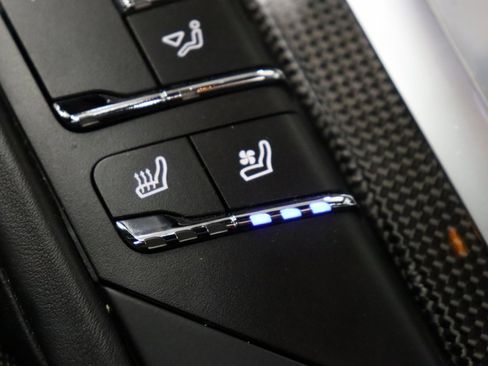 Used 2012 Porsche Cayenne Turbo image 28