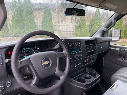 Used 2016 Chevrolet Express 2500 image 17