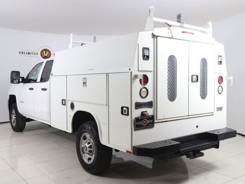 Used 2018 Chevrolet Silverado 2500 W/T w/ WT Convenience Package image 4