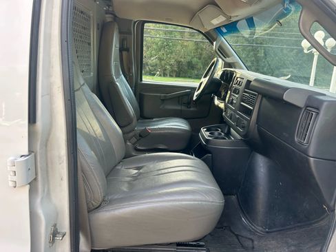 Used 2017 Chevrolet Express 2500 image 13