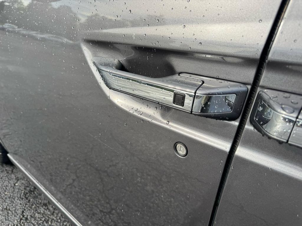 Used 2016 Honda Odyssey Touring image 12