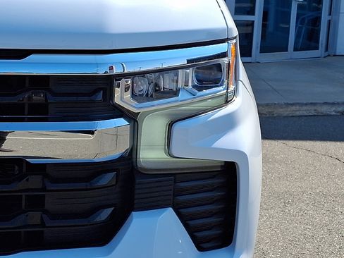 Used 2024 Chevrolet Silverado 1500 LT AWD/4WD image 9