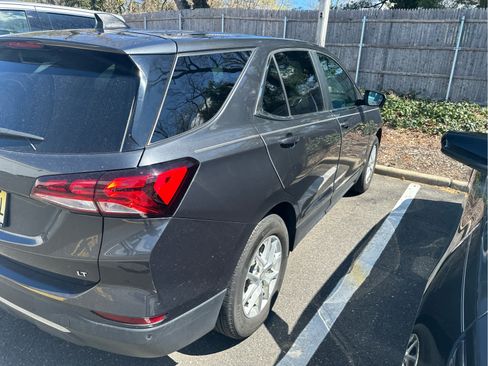 Used 2023 Chevrolet Equinox LT image 3