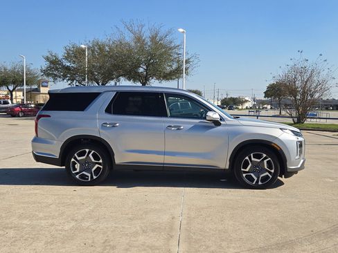 Used 2024 Hyundai Palisade Limited image 2