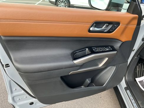 Used 2025 Nissan Pathfinder Platinum w/ Cargo Package FWD image 11
