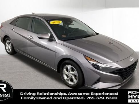 Used 2023 Hyundai Elantra SE w/ Preferred Accessory Package image 3