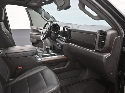 Used 2024 GMC Sierra 1500 SLT RWD image 16