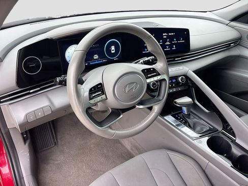 Used 2025 Hyundai Elantra SEL image 9