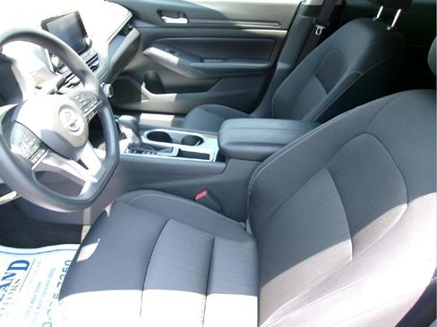 Used 2024 Nissan Altima 2.5 SV FWD image 13