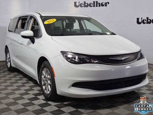 Used 2023 Chrysler Voyager LX FWD image 1