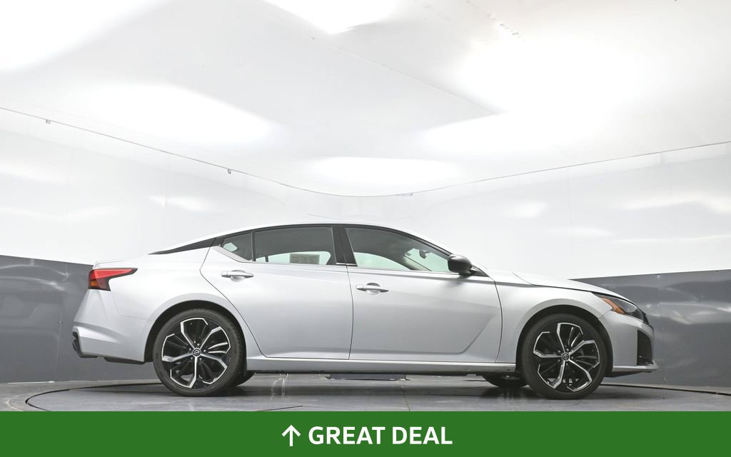 Used 2024 Nissan Altima 2.5 SR FWD image 50
