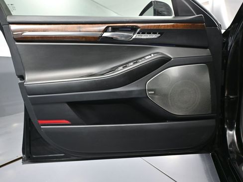 Used 2017 Genesis G90 3.3T Premium image 18