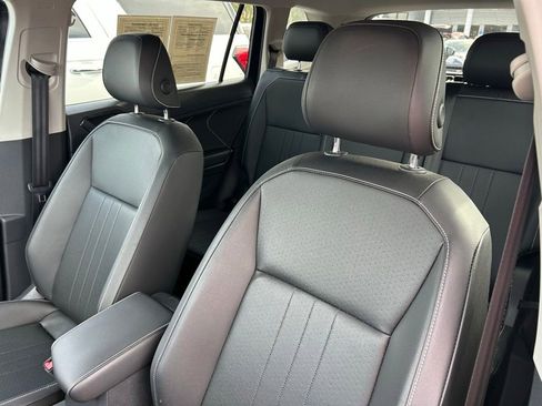 Used 2022 Volkswagen Tiguan SE FWD image 21