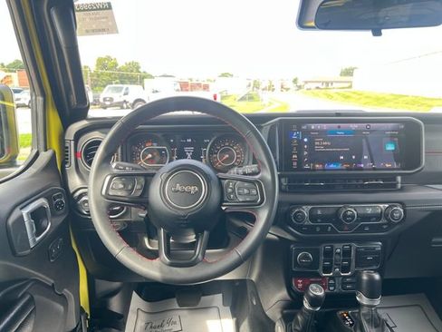 Used 2024 Jeep Wrangler Unlimited Rubicon AWD/4WD image 22