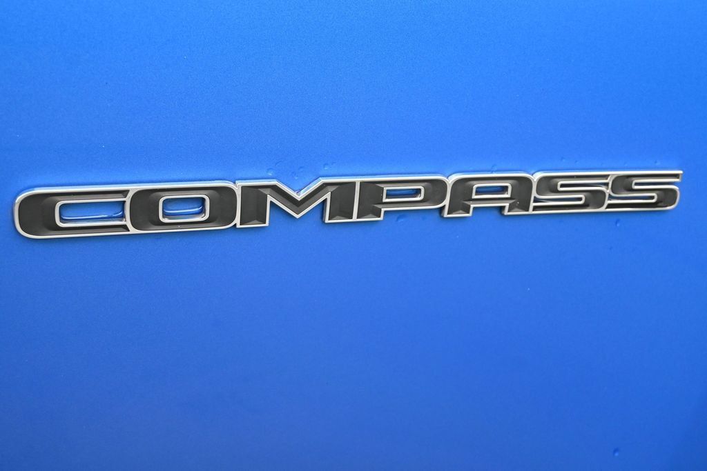 Used 2025 Jeep Compass Limited AWD/4WD image 15