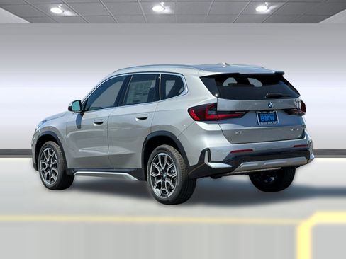 Used 2025 BMW X1 xDrive28i w/ Convenience Package AWD/4WD image 3