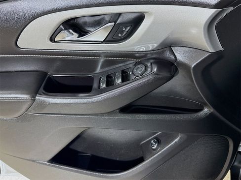 Used 2020 Chevrolet Traverse LT image 15