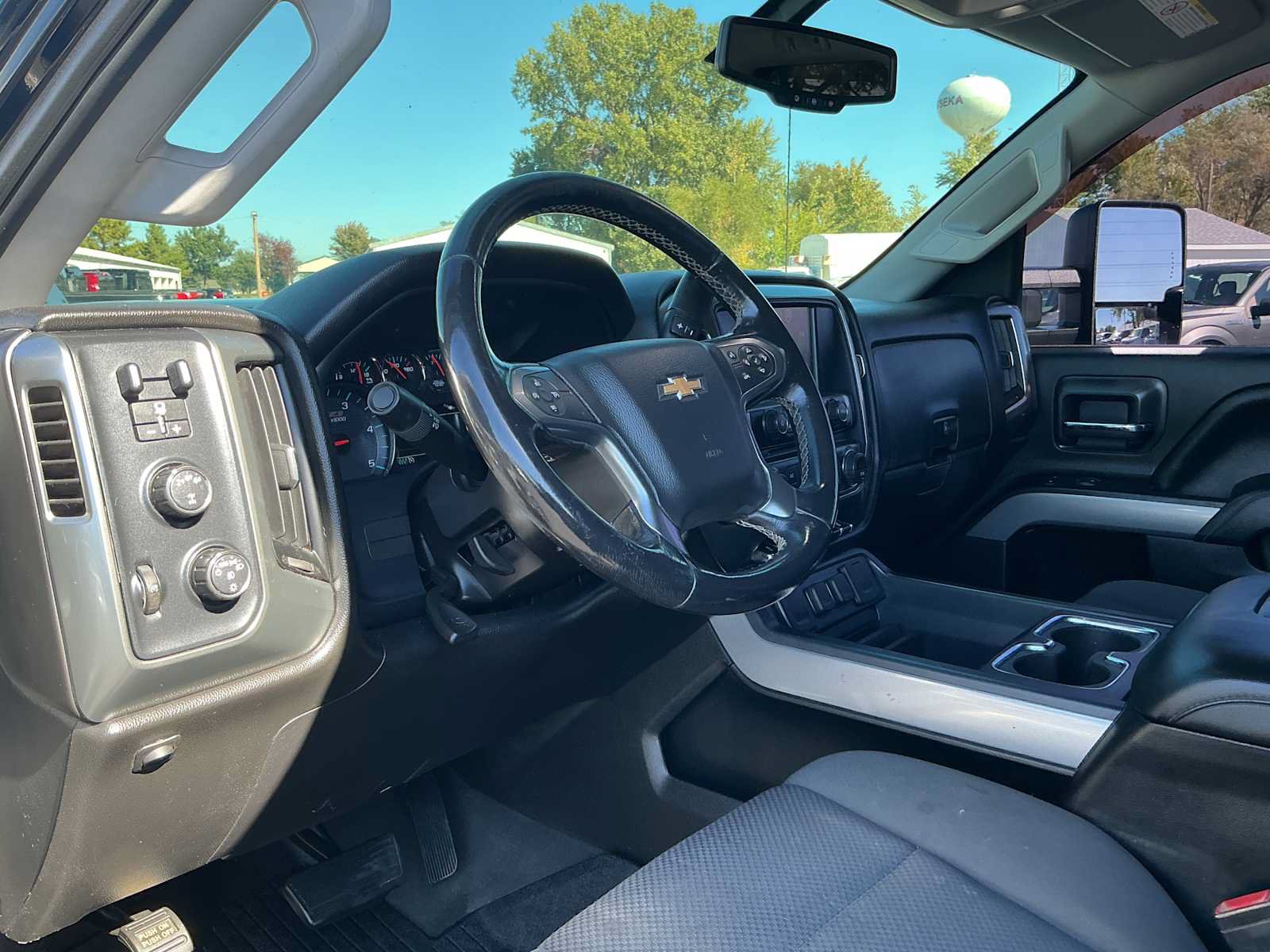 Used 2019 Chevrolet Silverado 2500 LT w/ Midnight Edition AWD/4WD image 15