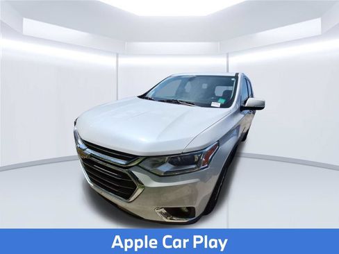 Used 2021 Chevrolet Traverse LT FWD image 2
