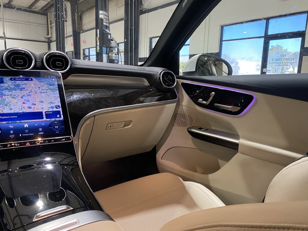 Certified 2025 Mercedes-Benz GLC 350e 4MATIC image 4