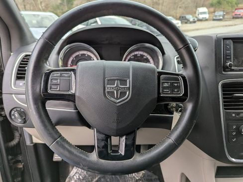 Used 2019 Dodge Grand Caravan SXT image 11