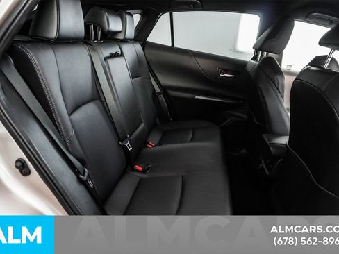 Used 2022 Toyota Venza XLE image 18