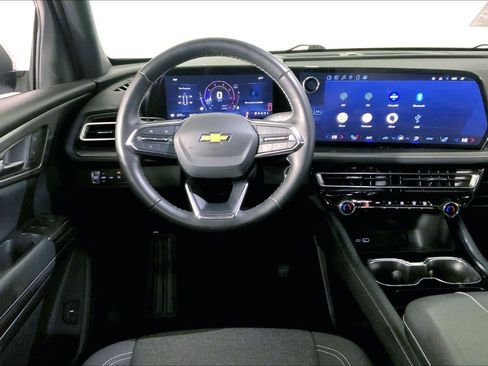 Used 2024 Chevrolet Traverse LT image 5