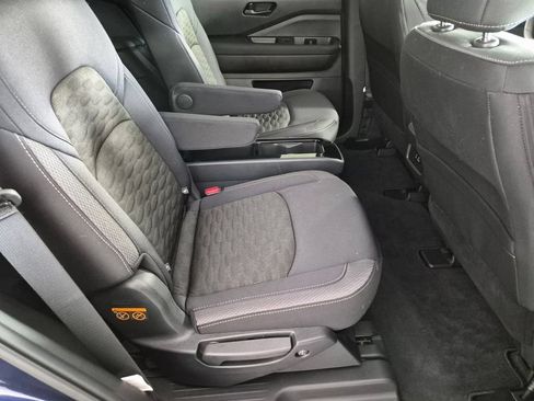 Used 2025 Nissan Pathfinder SV w/ SV Premium Package FWD image 32