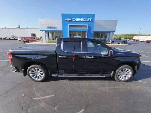 Used 2021 Chevrolet Silverado 1500 High Country w/ Technology Package image 6