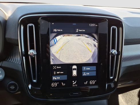 Used 2019 Volvo XC40 T5 R-Design image 18