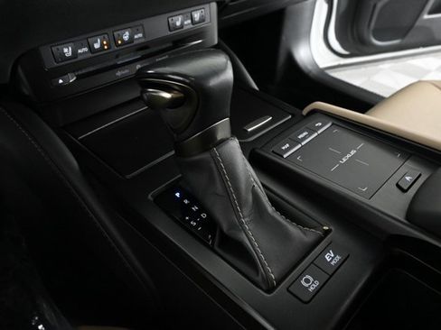 Used 2019 Lexus ES 300h image 29