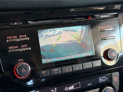 Used 2016 Nissan Rogue SV FWD image 20