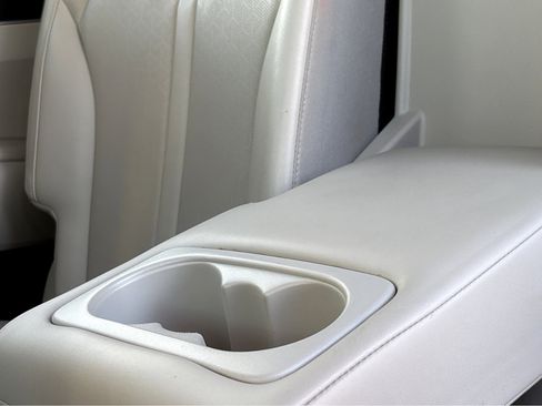 Used 2022 Kia Sorento S image 16