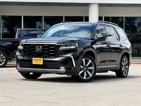 Used 2025 Honda Pilot Touring image 2