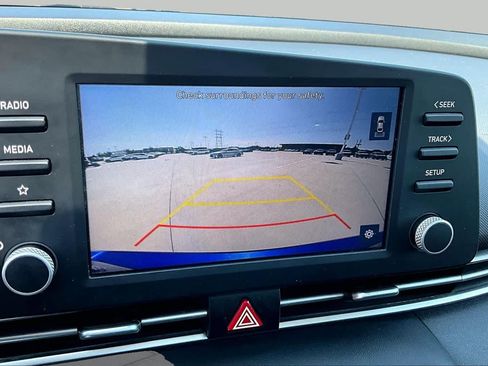 Used 2021 Hyundai Elantra SE FWD image 27