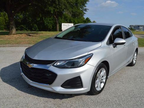 Used 2019 Chevrolet Cruze LT w/ LT Fleet Convenience Package FWD image 1