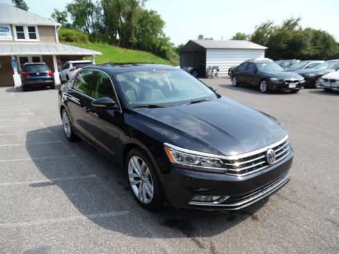 Used 2018 Volkswagen Passat 2.0T SE FWD image 8