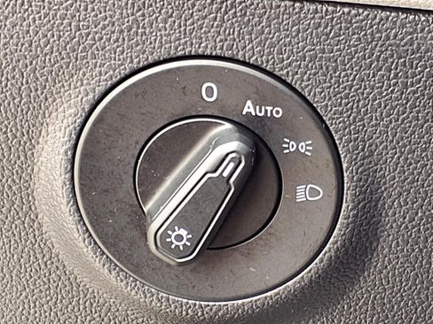 Used 2022 Volkswagen Taos SE image 21