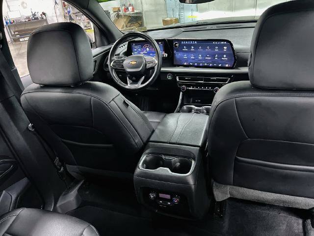Used 2025 Chevrolet Traverse LT FWD image 17