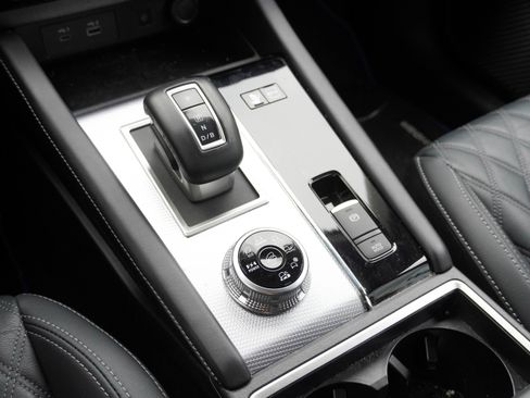 Used 2024 Mitsubishi Outlander 4WD Plug-In Hybrid image 29