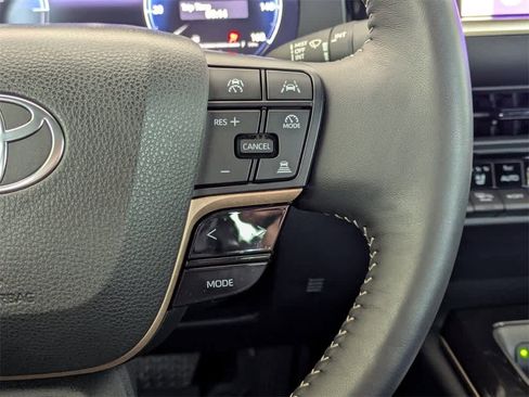 Used 2025 Toyota Crown XLE image 34