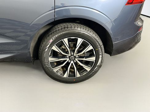 Used 2023 Volvo XC60 B5 Core w/ Climate Package FWD image 11