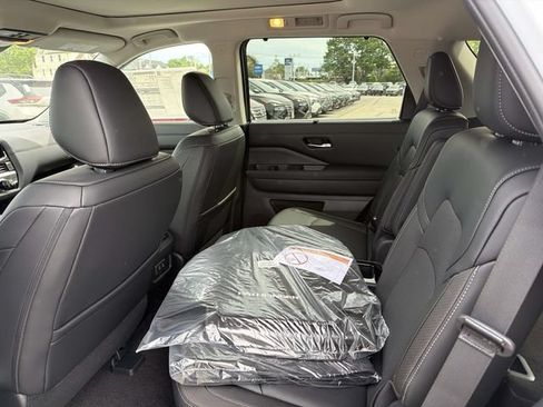 New 2026 Nissan Pathfinder SL w/ SL Premium Package AWD/4WD image 10
